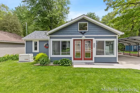 621 Eagle Point Rd, Lake Odessa, MI 48849