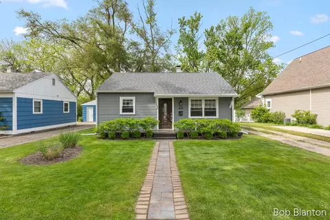 425 S Haven St, South Haven, MI 49090