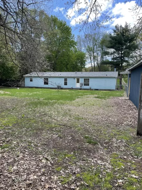 27134 Deerfield Ln, Edwardsburg, MI 49112
