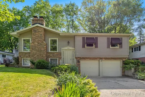 5382 Burgis Ave SE, Grand Rapids, MI 49508