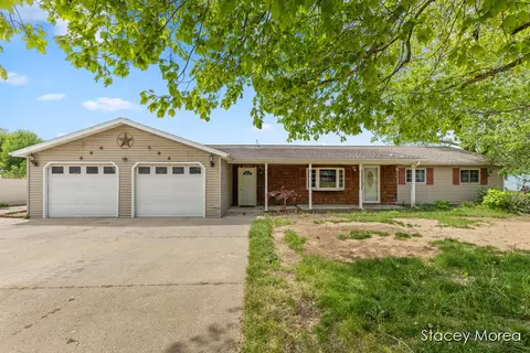 1910 Waterview Way, Crystal, MI 48818