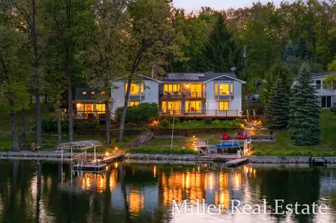 1589 Pleasant View Dr, Hastings, MI 49058