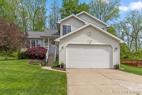 2796 Bryanwood Dr NW, Grand Rapids, MI 49544