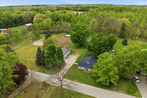 2498 Hemlock Rd, Quincy, MI 49082