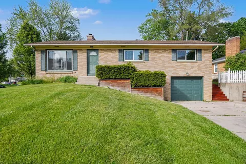 2155 Tremont Blvd NW, Grand Rapids, MI 49504