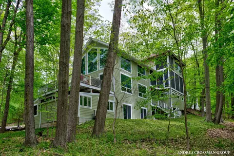 17300 Trillium Rdg, West Olive, MI 49460