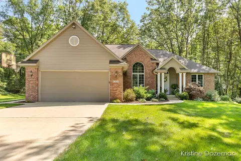 7655 Raven Ridge Dr, Caledonia, MI 49316