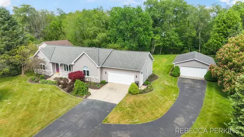 3569 Walnut Park Dr, Hamilton, MI 49419