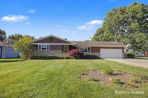 424 Andover St SE, Kentwood, MI 49548