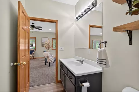 Bath - 7121 Glendale Pl, Jackson, MI 49201 photo 1 of 7