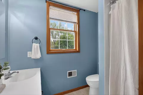 Bath - 7121 Glendale Pl, Jackson, MI 49201 photo 7 of 7