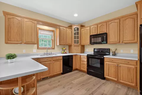 Kitchen - 7121 Glendale Pl, Jackson, MI 49201 photo 2 of 4
