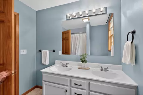 Bath - 7121 Glendale Pl, Jackson, MI 49201 photo 6 of 7