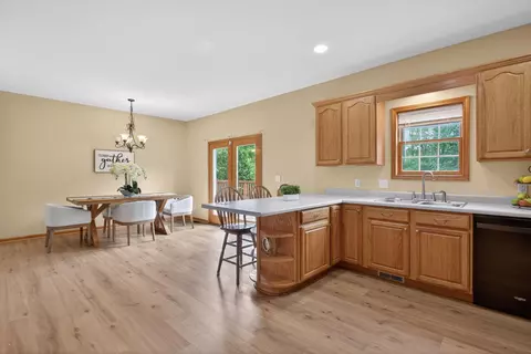 Kitchen - 7121 Glendale Pl, Jackson, MI 49201 photo 3 of 4