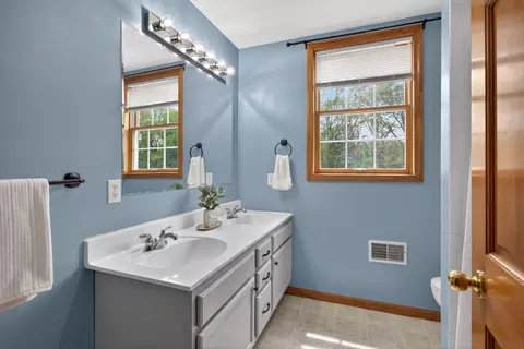 Bath - 7121 Glendale Pl, Jackson, MI 49201 photo 5 of 7