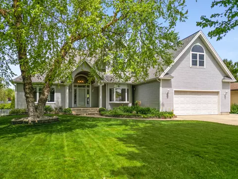 607 Apache Dr, Fremont, MI 49412