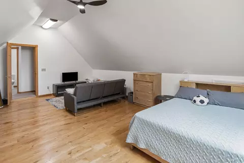 Bedroom - 607 Apache Dr, Fremont, MI 49412 photo 6 of 9
