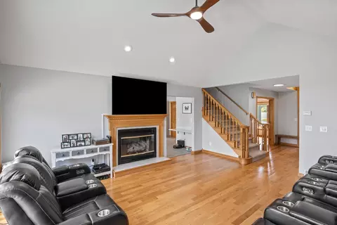 Living - 607 Apache Dr, Fremont, MI 49412 photo 2 of 3