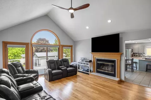 Living - 607 Apache Dr, Fremont, MI 49412 photo 3 of 3