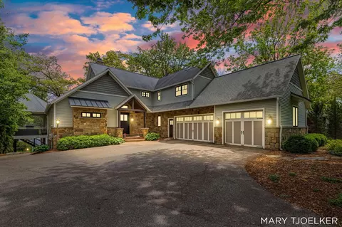 3516 Goodwood Dr SE, Grand Rapids, MI 49546