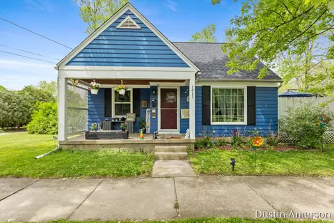 1411 Lewison Ave NE, Grand Rapids, MI 49505