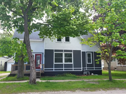 805 High St, Manistee, MI 49660