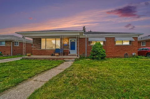 8271 Stanley Dr, Warren, MI 48093