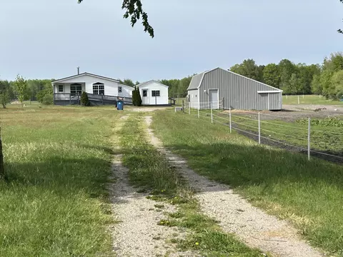 4249 W 80th St, Fremont, MI 49412