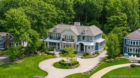 2817 Lakeshore Dr, Fennville, MI 49408