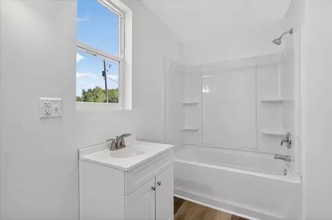 Bath - 1387 E Riverside Dr, Ionia, MI 48846 photo 1 of 2