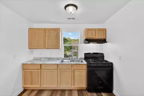 Kitchen - 1387 E Riverside Dr, Ionia, MI 48846 photo 5 of 6