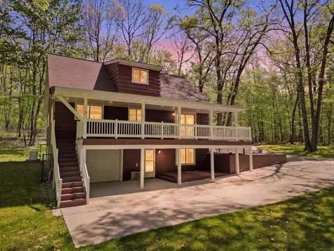 9965 Rising Star Ln, Canadian Lakes, MI 49346