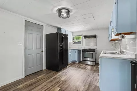 Entry Way - 59446 Manor Rd, Colon, MI 49040 photo 2 of 2