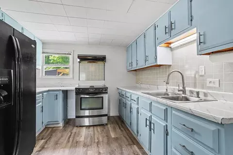 Kitchen - 59446 Manor Rd, Colon, MI 49040 photo 1 of 1
