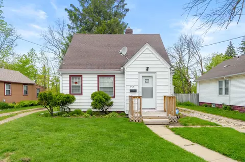 915 Sheridan Dr, Kalamazoo, MI 49001