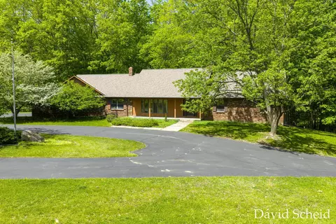 10225 River Shore Dr, Caledonia, MI 49316