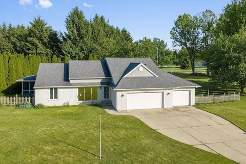 22401 Happy Dr, Cassopolis, MI 49031