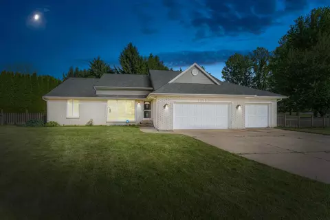 22401 Happy Dr, Cassopolis, MI 49031