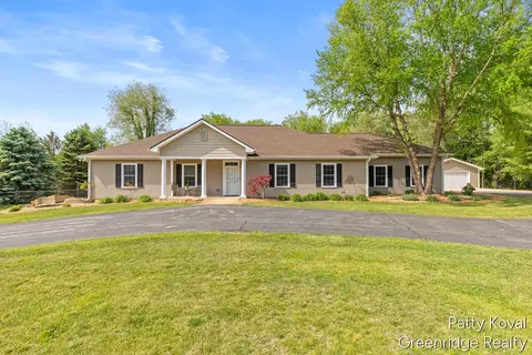 4454 Foxmoor Ct, Middleville, MI 49333