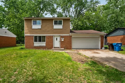 1567 Stratford Ct, Ypsilanti, MI 48198