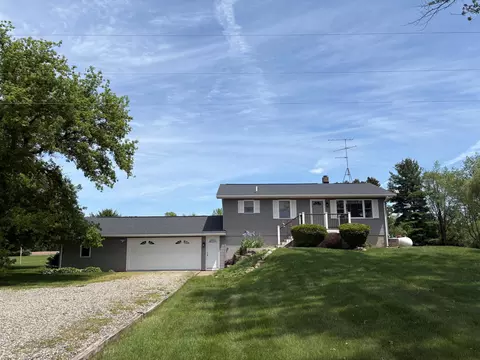 653 7th St, Plainwell, MI 49080