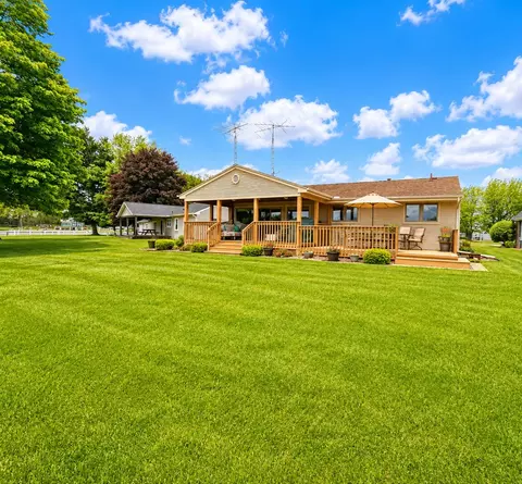 173 S Grand Pointe Dr, Brooklyn, MI 49230
