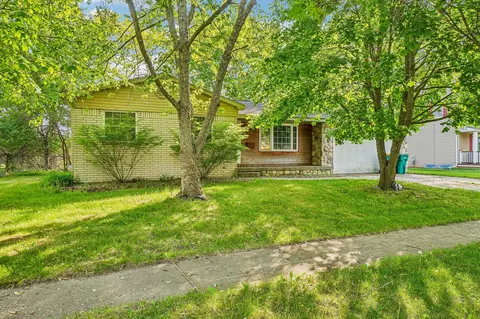 524 Winters Eave Dr, Flushing, MI 48433