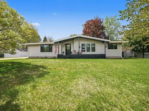 906 Mitchell St, Ludington, MI 49431