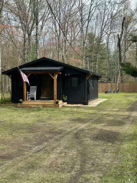 2471 W Wolf Lake Blvd, Baldwin, MI 49304