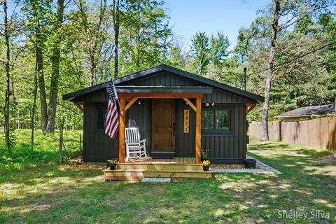 2471 W Wolf Lake Blvd, Baldwin, MI 49304