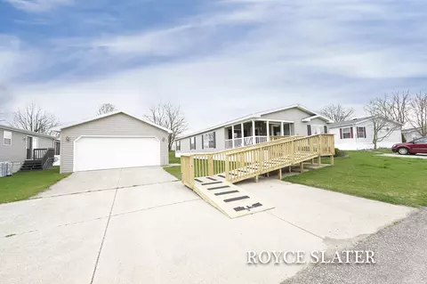 4001 E Wembley Ln, Kalamazoo, MI 49009