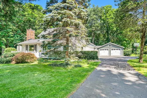 6533 Clearbrook Dr, Saugatuck, MI 49453