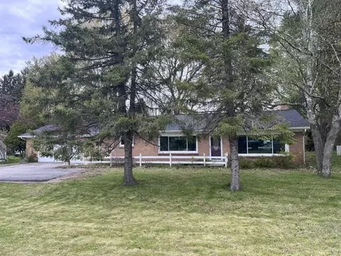 1056 E Parkdale Ave, Manistee, MI 49660