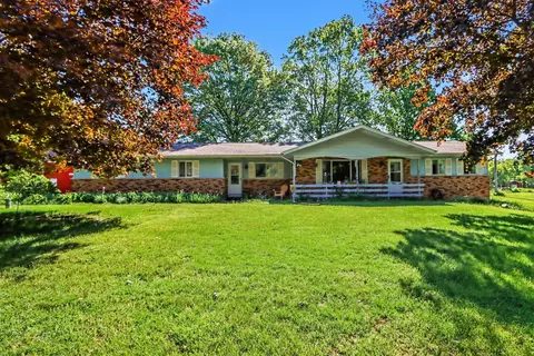 9880 N 16th St, Plainwell, MI 49080